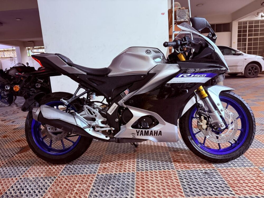 Yamaha R15-M Icon Performance Silver 2025 Model - Image 2