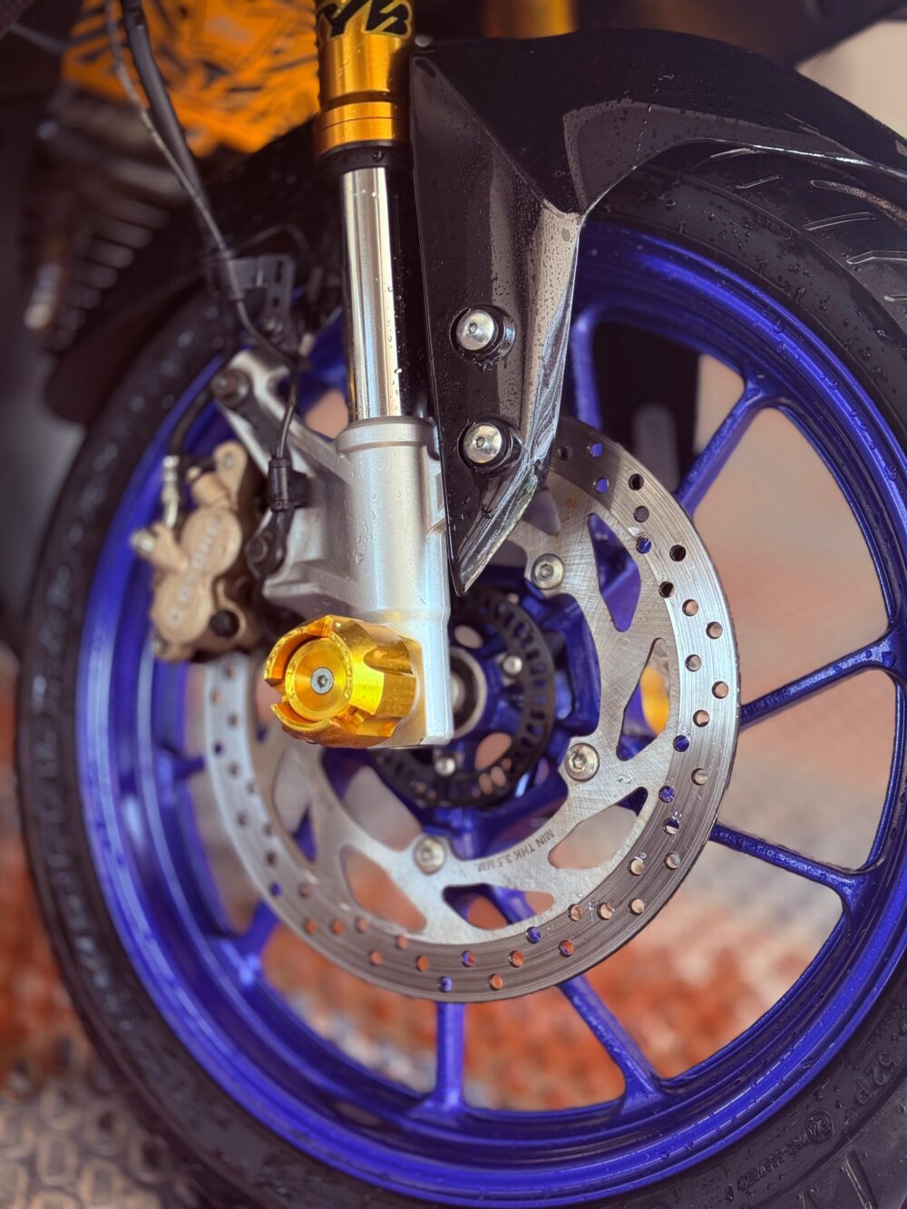 Yamaha R15-M Icon Performance Carbon Fiber 2025 Model - Image 11