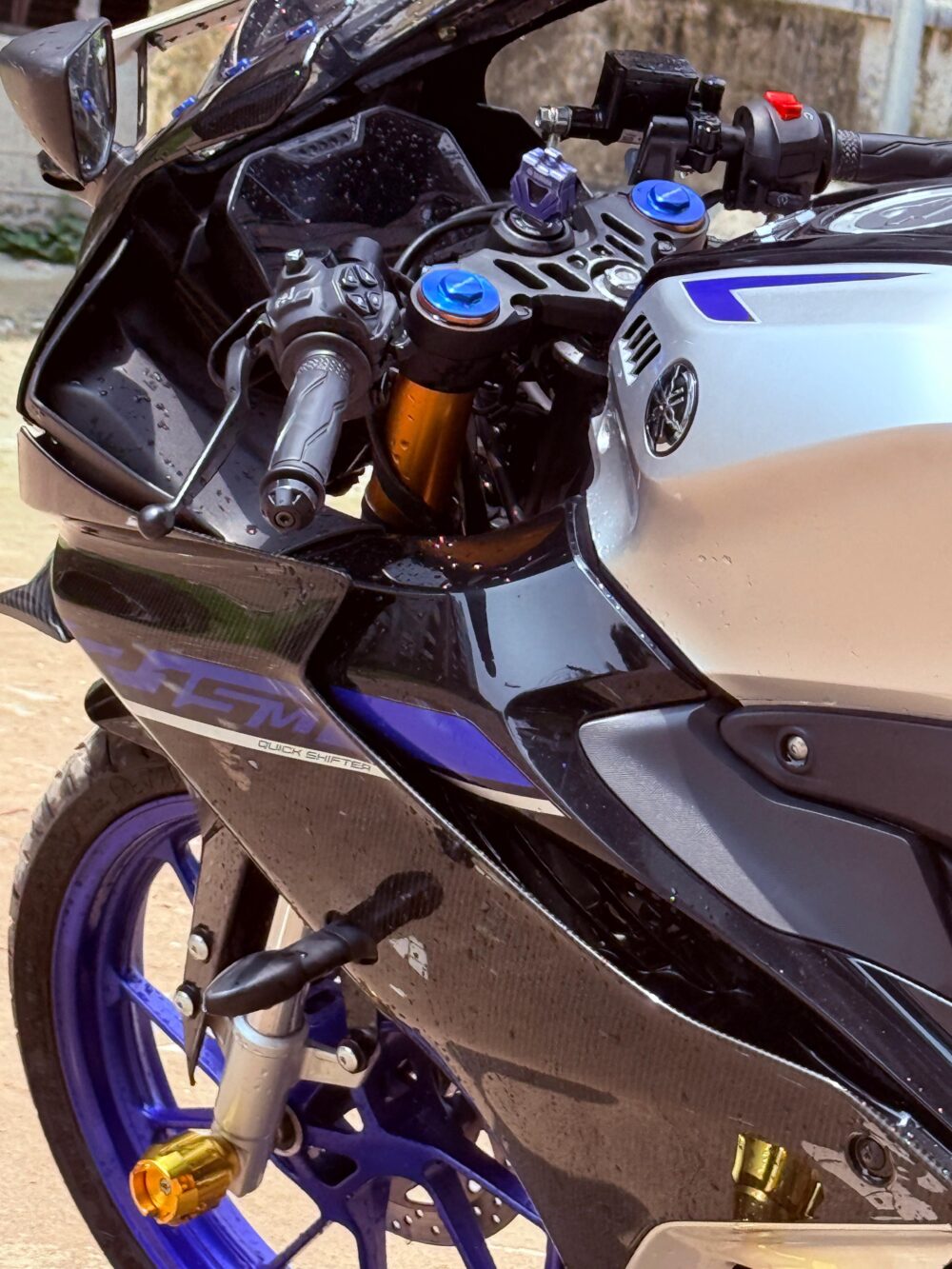 Yamaha R15-M Icon Performance Carbon Fiber 2025 Model - Image 4